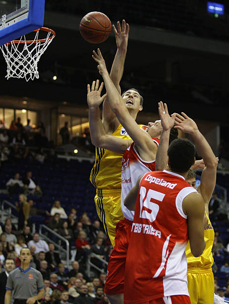 让周琦在关 让周琦在关