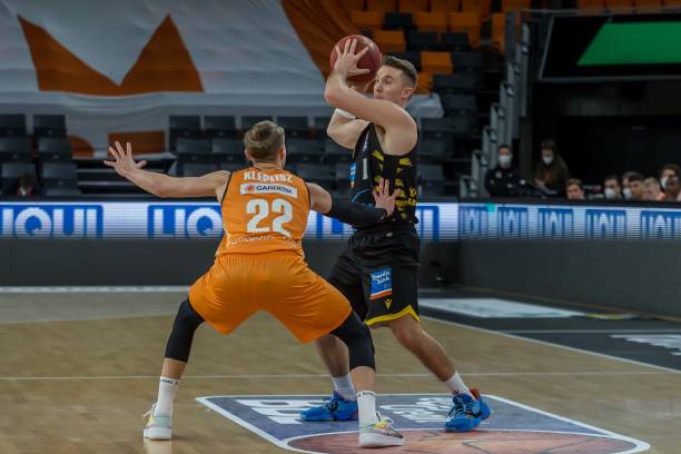 了巨大的压 了巨大的压